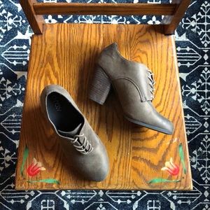 🌷Super Cute Abound Lace Up Heels 🌷